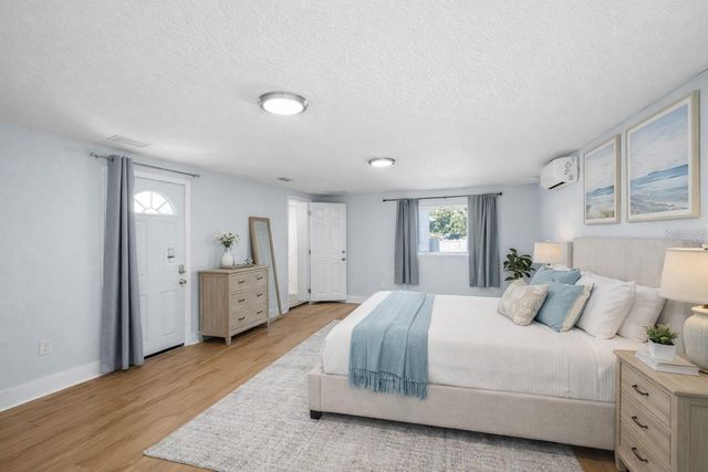 2606 W HENRY AVENUE, Tampa, FL 33614