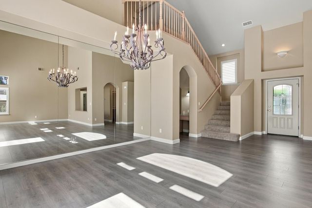 404 Solmar Ct, Oakdale, CA 95361