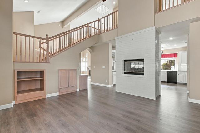404 Solmar Ct, Oakdale, CA 95361