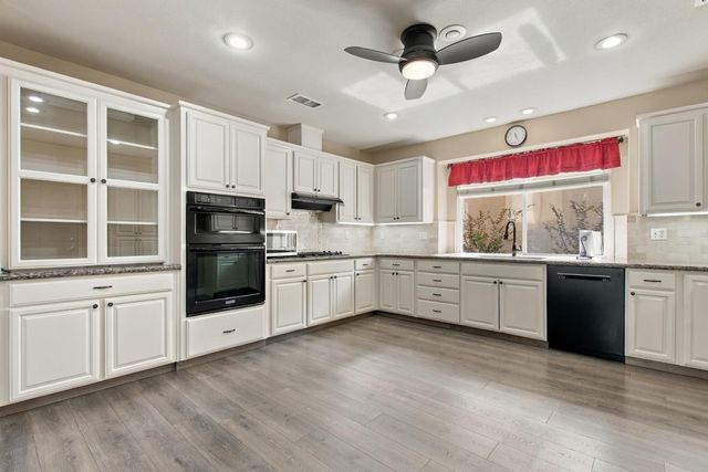404 Solmar Ct, Oakdale, CA 95361