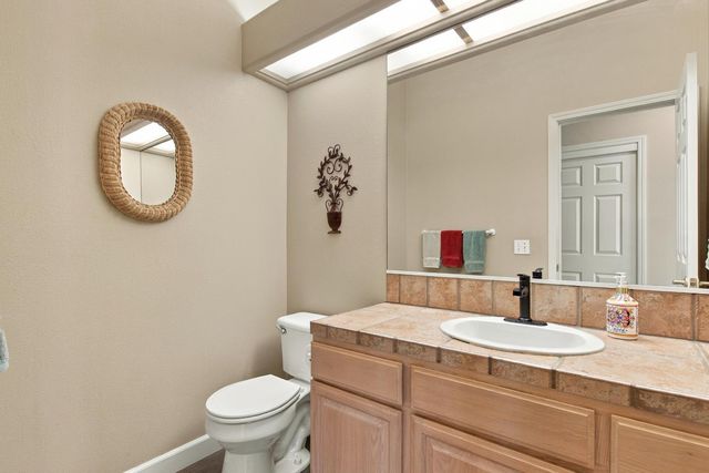 404 Solmar Ct, Oakdale, CA 95361