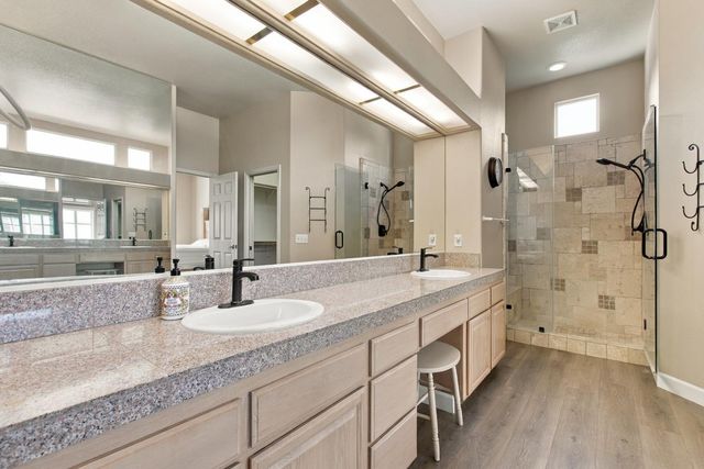 404 Solmar Ct, Oakdale, CA 95361