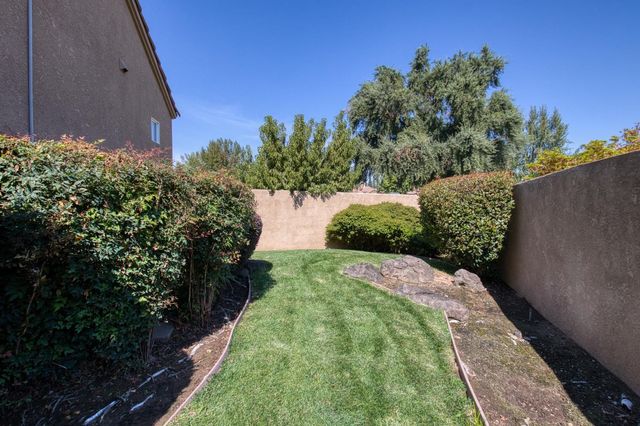 404 Solmar Ct, Oakdale, CA 95361