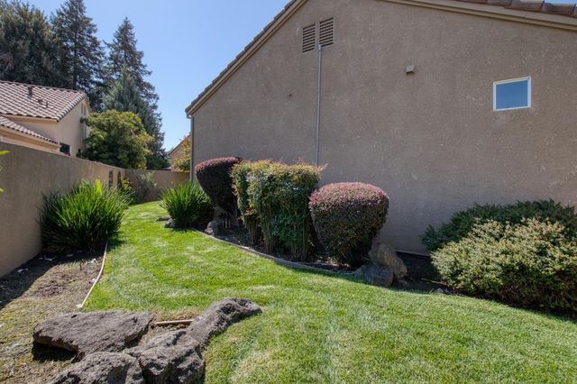 404 Solmar Ct, Oakdale, CA 95361