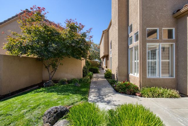 404 Solmar Ct, Oakdale, CA 95361