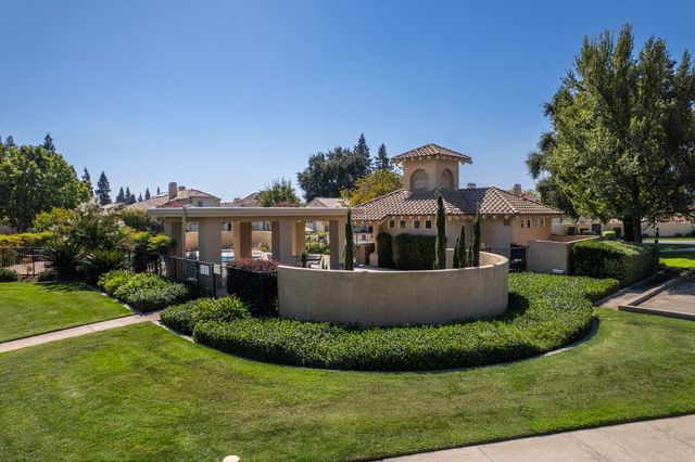 404 Solmar Ct, Oakdale, CA 95361