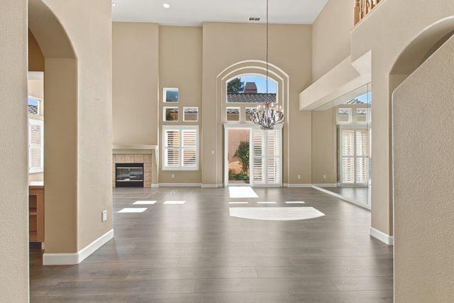 404 Solmar Ct, Oakdale, CA 95361