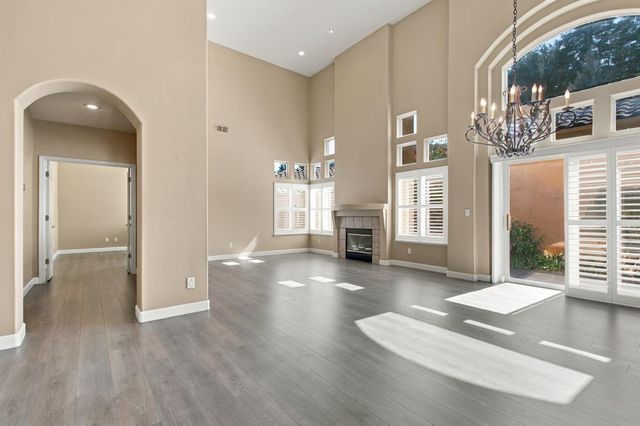 404 Solmar Ct, Oakdale, CA 95361