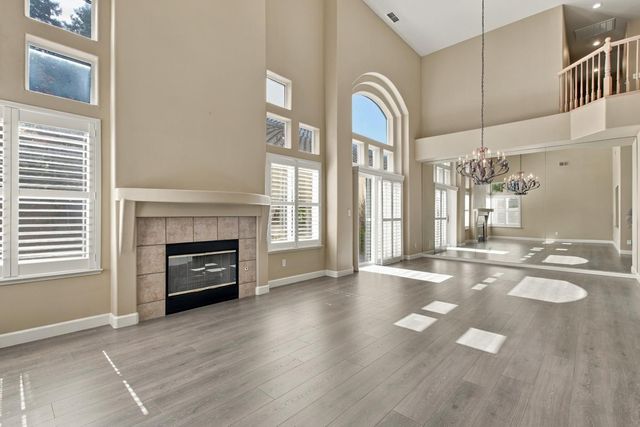 404 Solmar Ct, Oakdale, CA 95361