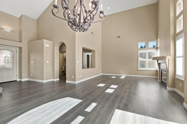 404 Solmar Ct, Oakdale, CA 95361