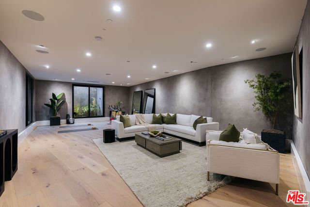 5988 W 76th Street, Los Angeles, CA 90045