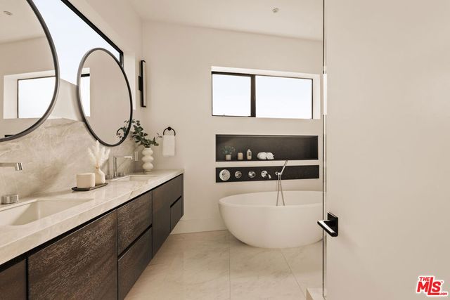 5988 W 76th Street, Los Angeles, CA 90045