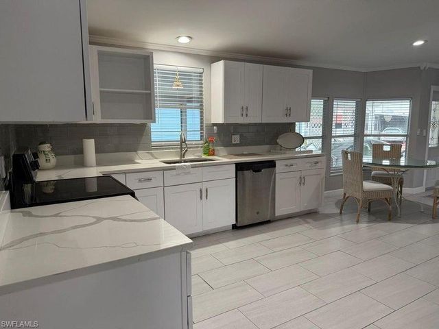 6085 Seashore DR, Atlantis, FL 33462