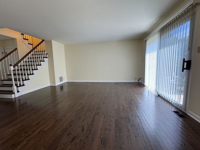 1656 Castbourne Court, Wheaton, IL 60189