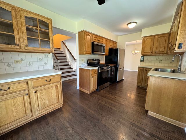 1656 Castbourne Court, Wheaton, IL 60189