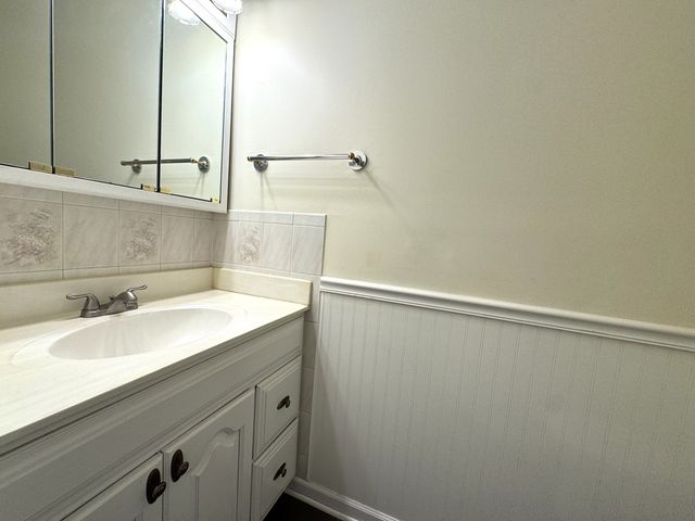 1656 Castbourne Court, Wheaton, IL 60189