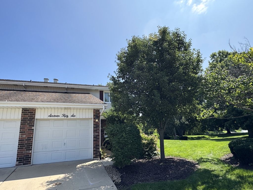 1656 Castbourne Court, Wheaton, IL 60189
