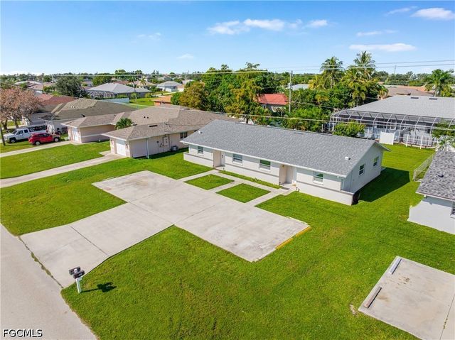 1722 SW Santa Barbara PL, Cape Coral, FL 33991