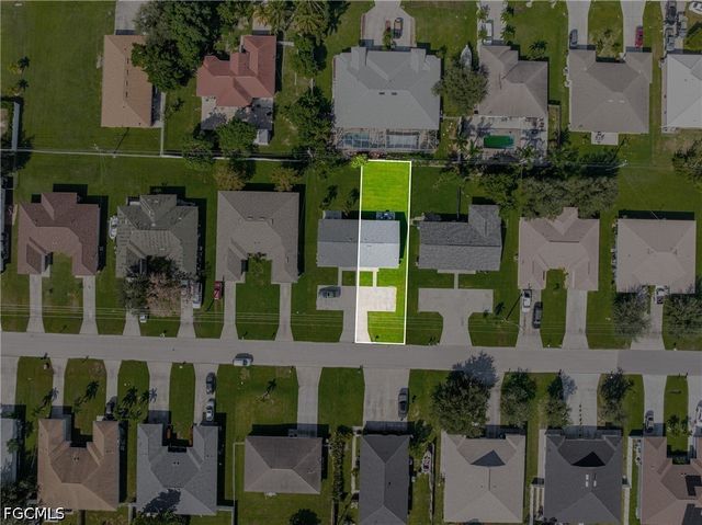 1722 SW Santa Barbara PL, Cape Coral, FL 33991