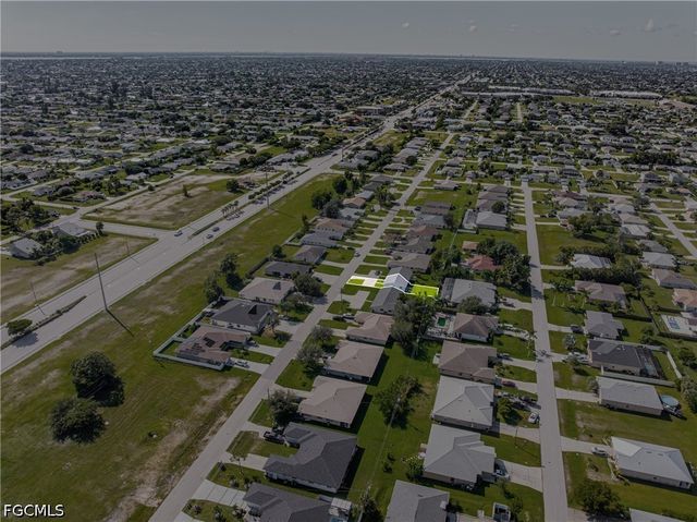 1722 SW Santa Barbara PL, Cape Coral, FL 33991