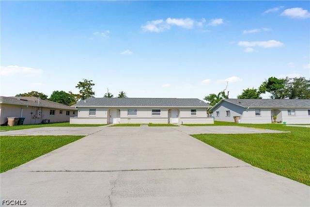 1722 SW Santa Barbara PL, Cape Coral, FL 33991