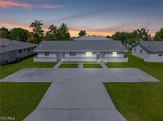 1722 SW Santa Barbara PL, Cape Coral, FL 33991
