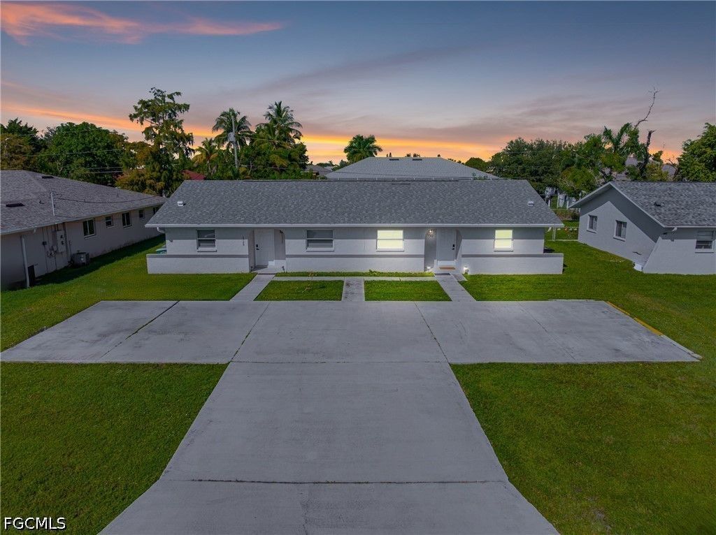 1722 SW Santa Barbara PL, Cape Coral, FL 33991