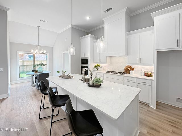 1018 Kensington Drive, Flowood, MS 39232