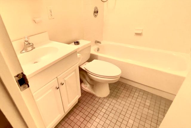 44 Washington St 612, Brookline, MA 02445