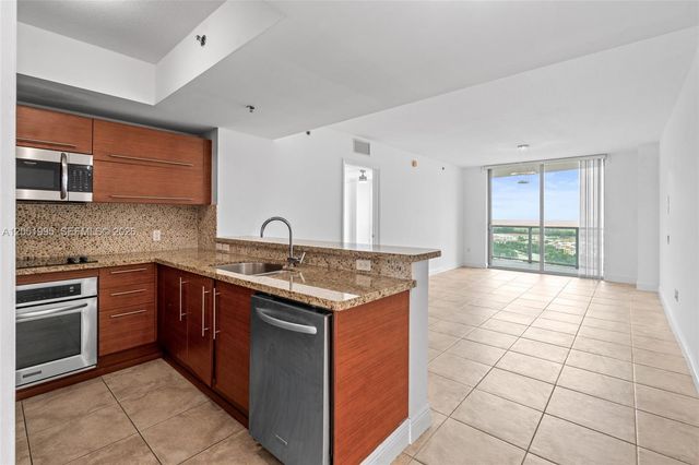 2681 N Flamingo Road 2205S, Sunrise, FL 33323