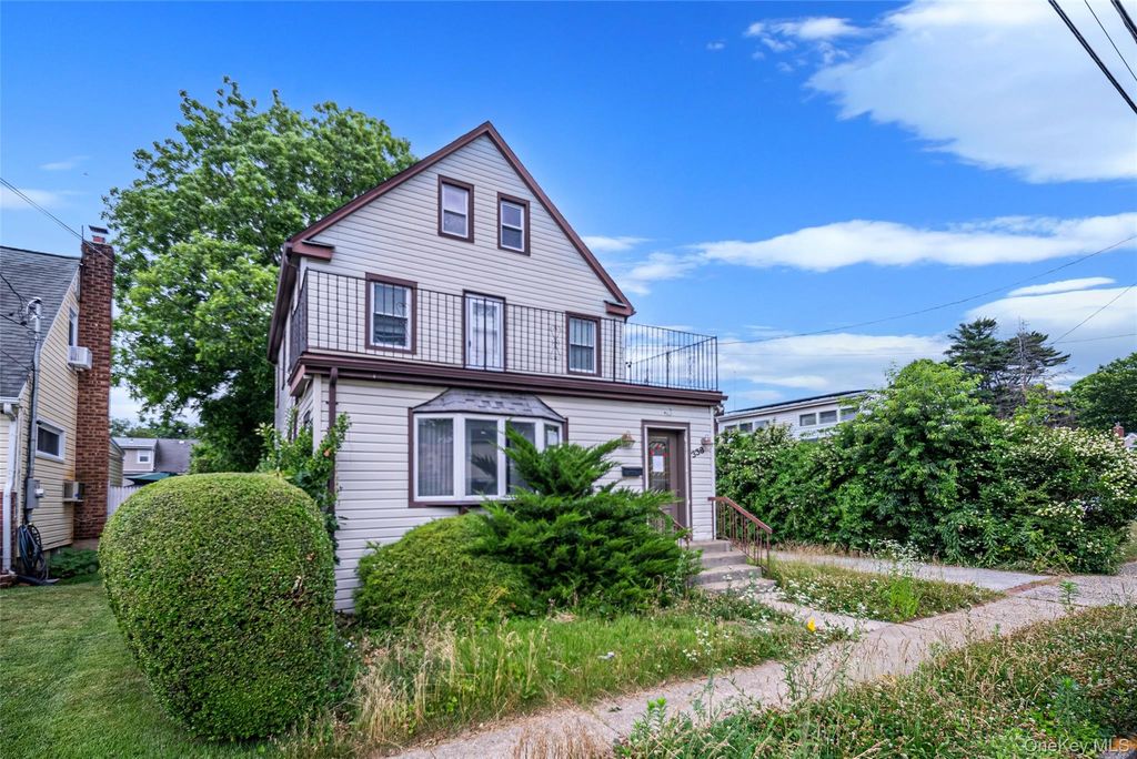 338 California Avenue, Uniondale, NY 11553