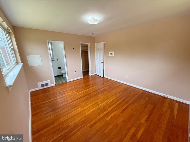 7104 ADELPHI RD, Hyattsville, MD 20782