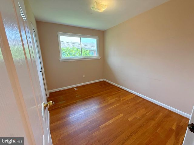 7104 ADELPHI RD, Hyattsville, MD 20782