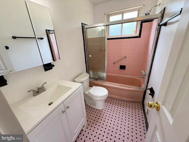 7104 ADELPHI RD, Hyattsville, MD 20782