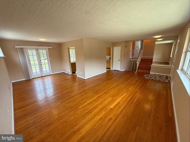 7104 ADELPHI RD, Hyattsville, MD 20782