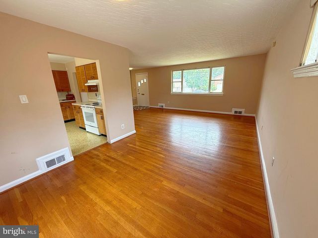 7104 ADELPHI RD, Hyattsville, MD 20782
