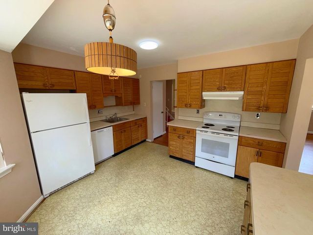 7104 ADELPHI RD, Hyattsville, MD 20782