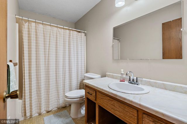 3220 Marlin Avenue, Vadnais Heights, MN 55127