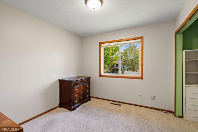 3220 Marlin Avenue, Vadnais Heights, MN 55127