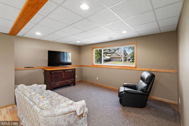 3220 Marlin Avenue, Vadnais Heights, MN 55127