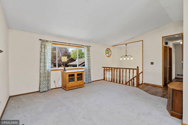 3220 Marlin Avenue, Vadnais Heights, MN 55127