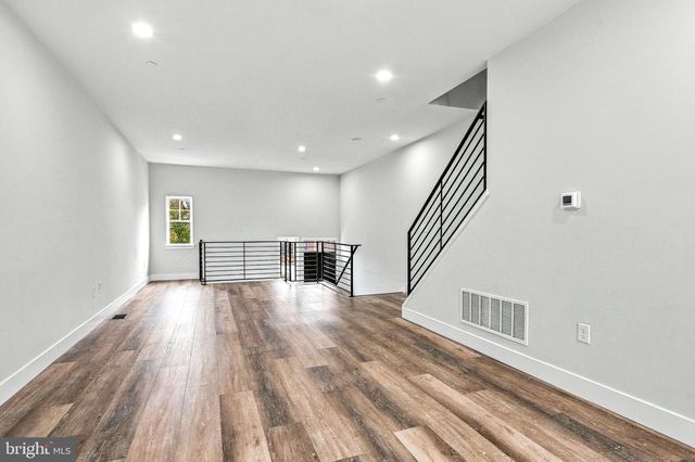305 FOUNTAIN ST, Philadelphia, PA 19128
