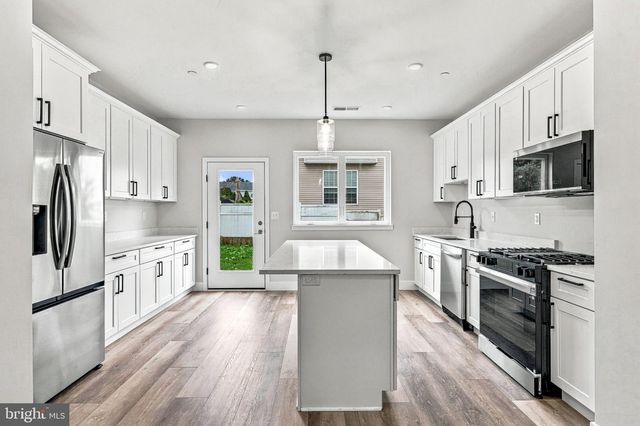 305 FOUNTAIN ST, Philadelphia, PA 19128