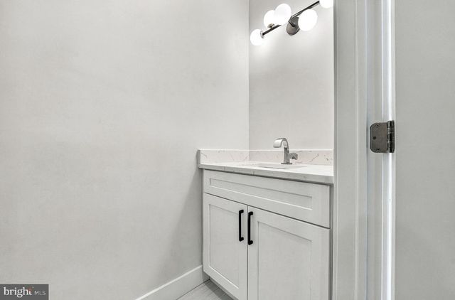 305 FOUNTAIN ST, Philadelphia, PA 19128