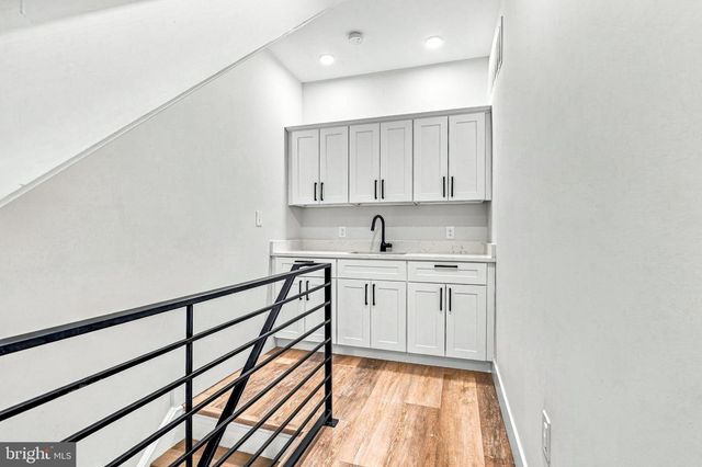 305 FOUNTAIN ST, Philadelphia, PA 19128