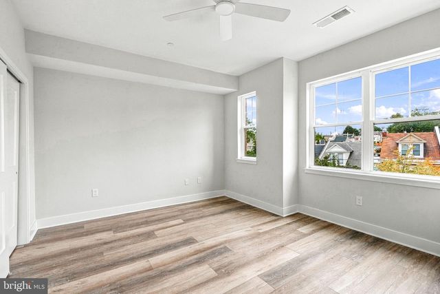 305 FOUNTAIN ST, Philadelphia, PA 19128