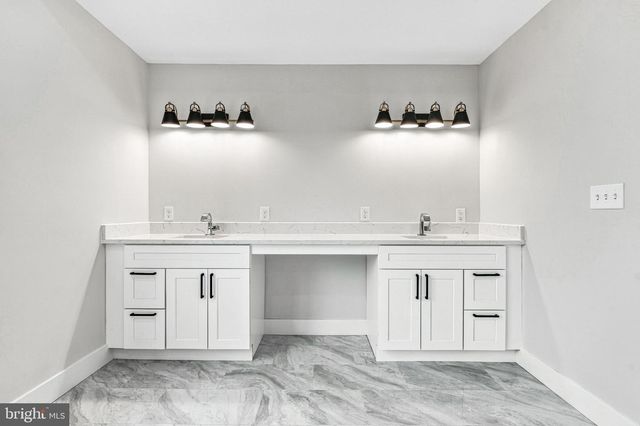 305 FOUNTAIN ST, Philadelphia, PA 19128
