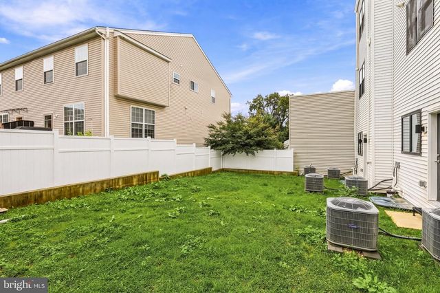 305 FOUNTAIN ST, Philadelphia, PA 19128