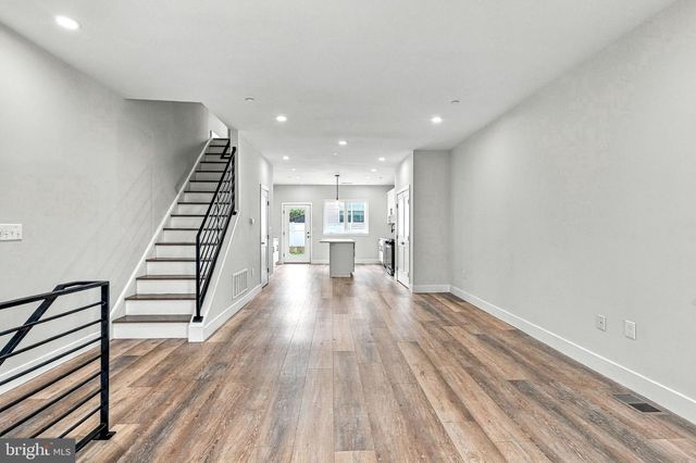 305 FOUNTAIN ST, Philadelphia, PA 19128