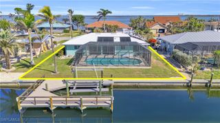 8 Bayview BLVD, Fort Myers Beach, FL 33931